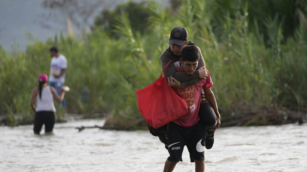13 قتيلا و3 مفقودين حصيلة ضحايا الأمطار الغزيرة في فنزويلا
