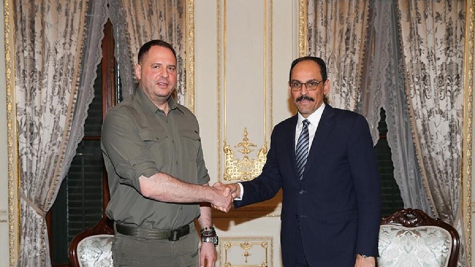 الرئاسة التركية: قالن بحث في اسطنبول مسار الحرب الأوكرانية مع رئيس مكتب زيلينسكي