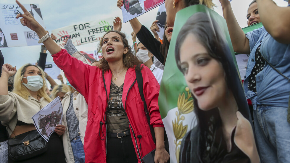 الخارجية الإيرانية تؤكد على متابعة السلطات العليا لقضية مهسا أميني