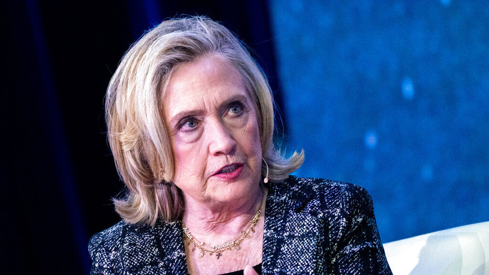 مستشار سياسي أمريكي: كلينتون تحضر نفسها للدخول في السباق الرئاسي