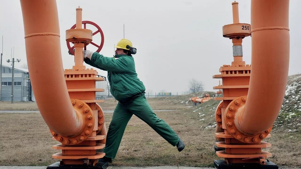 "بلومبرغ": هنغاريا تتفق مع غازبروم على تأجيل دفع 1.9 مليار يورو ثمن إمدادات الغاز