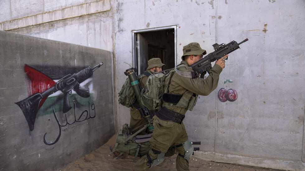 الأمن الوطني الفلسطيني يمنع جنودا إسرائيليين من اقتحام منطقة "باب الزاوية" (فيديوهات)