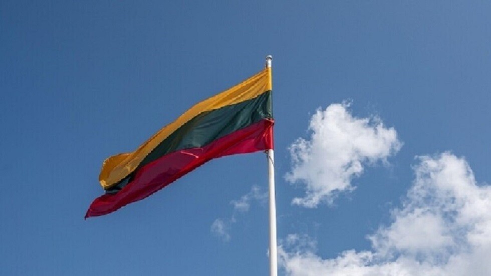 السفارة الروسية لدى ليتوانيا تدين تدنيس النصب التذكاري للجنود السوفييت