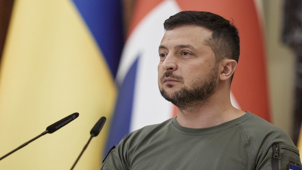 مدفيديف: زيلينسكي أحمق وبحاجة للعلاج النفسي