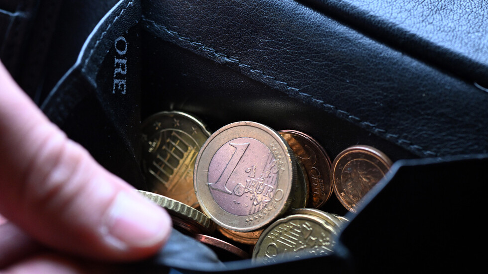 فرنسا.. العجز التجاري يبلغ مستوى قياسيا