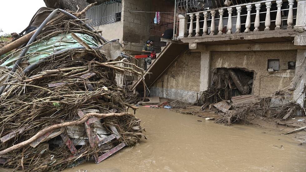 فنزويلا.. مصرع 22 شخصا وفقدان أكثر من 50 آخرين إثر انزلاقات أرضية (صور)