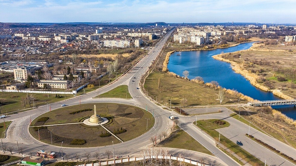 مصدر أوكراني: مسقط رأس زيلينسكي تعرض لقصف عنيف