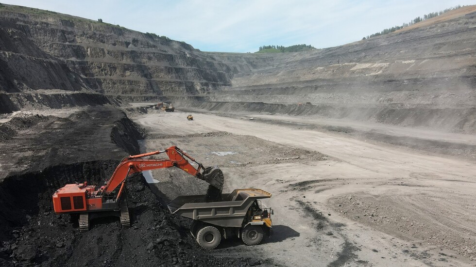 نوفاك: روسيا يمكنها إعادة توجيه حوالي 25 مليون طن من الفحم من أوروبا إلى الشرق