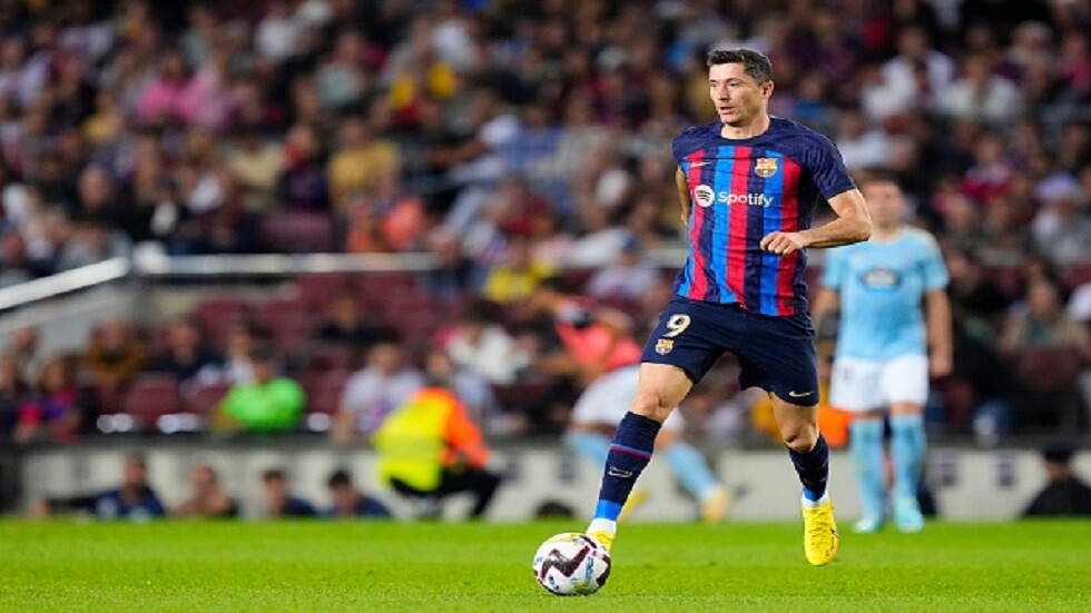 صحيفة إسبانية: ليفاندوفسكي يقلق برشلونة قبل موقعة إنتر