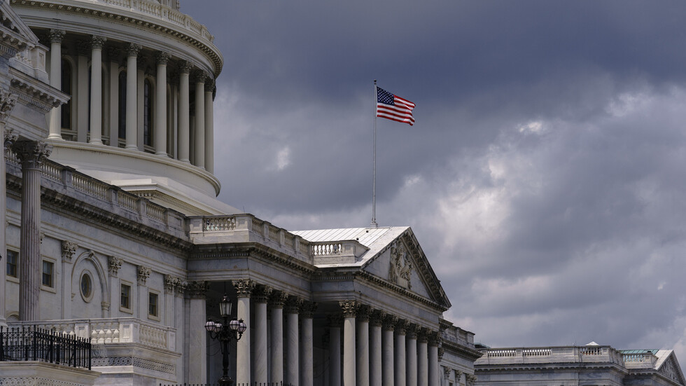 سيناتور أمريكي: لن أعطي الضوء الأخضر لأي تعاون مع السعودية حتى تعيد تقييم موقفها تجاه أزمة أوكرانيا