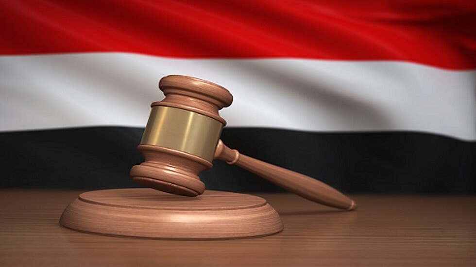 اليمن.. إحالة عدد من المتهمين بتهريب الأسلحة من إيران للحوثيين إلى النيابة