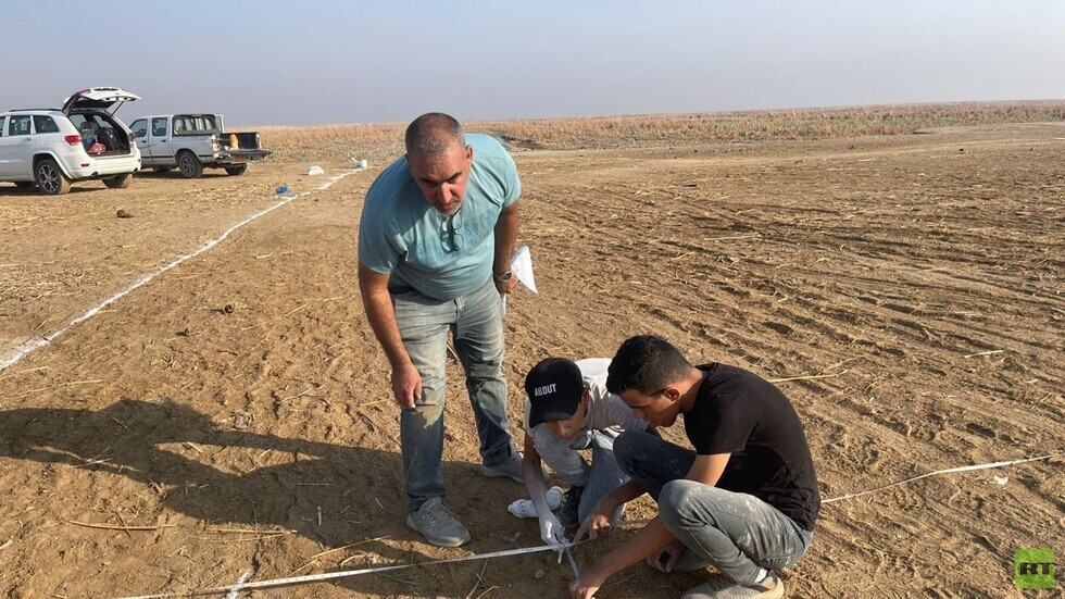 بالخط الكوفي.. فنان عراقي يخط لوحة يقرؤها من في السماء!" (صور)