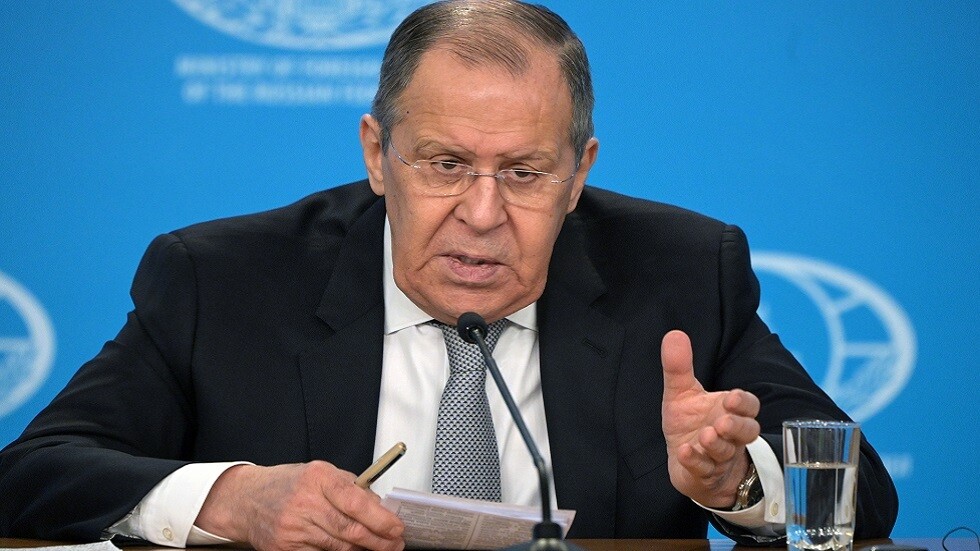 لافروف: نحث على عدم تضخيم موضوع التهديد النووي بشكل مصطنع
