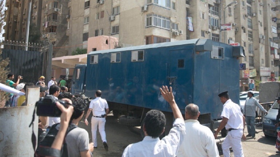 تكبيل وضرب.. الداخلية المصرية تكشف تفاصيل مداهمة مصحة غير مرخصة لعلاج المدمنين (صور)