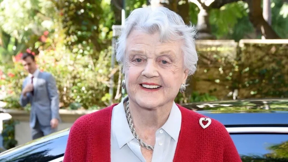 وفاة الممثلة البريطانية الأمريكية أنجيلا لانسبري