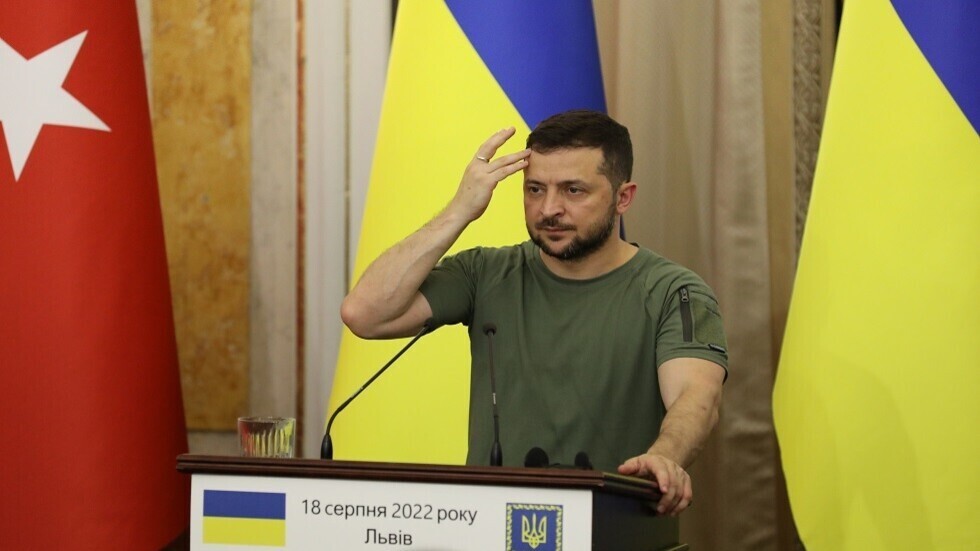 زيلينسكي يطلب قروضا لشراء الغاز وترميم البنية التحتية للطاقة بعد القصف الروسي