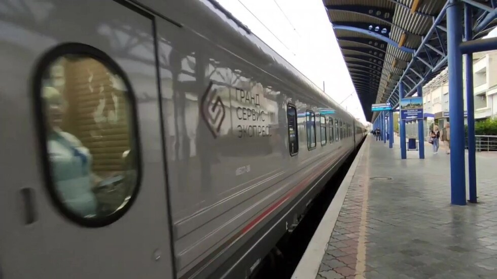 استئناف حركة القطارات الكهربائية عبر جسر القرم