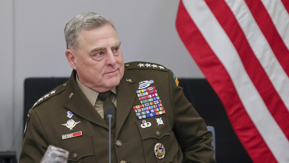 رئيس الأركان الأمريكي يجري محادثات مع قائد القوات الأوكرانية