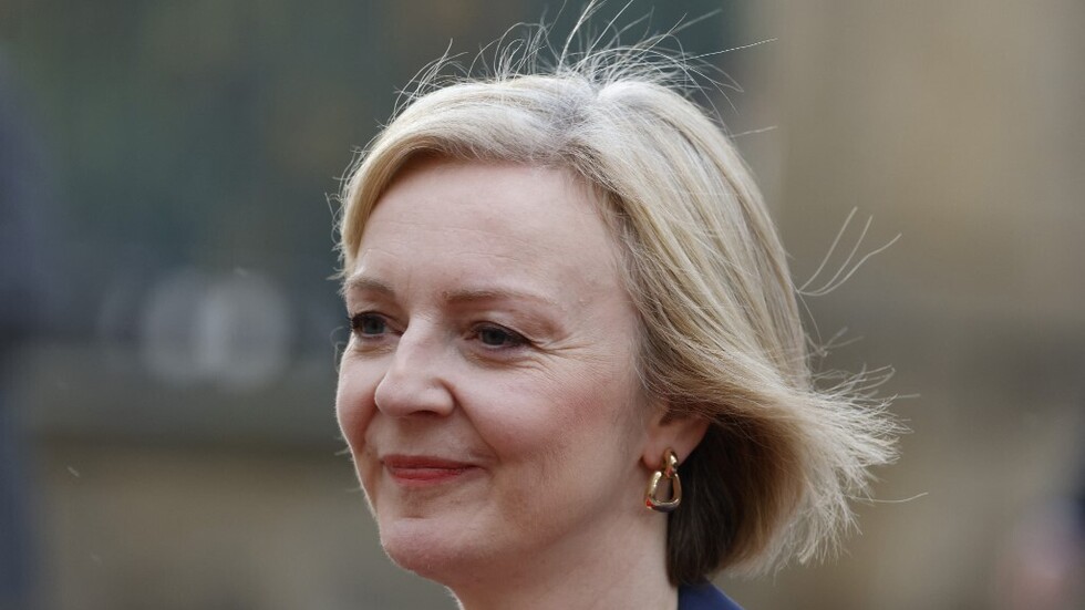 صحيفة بريطانية ساخرة: أيهما سيصمد أكثر رأس الملفوف أم رأس تراس؟ (صورة)