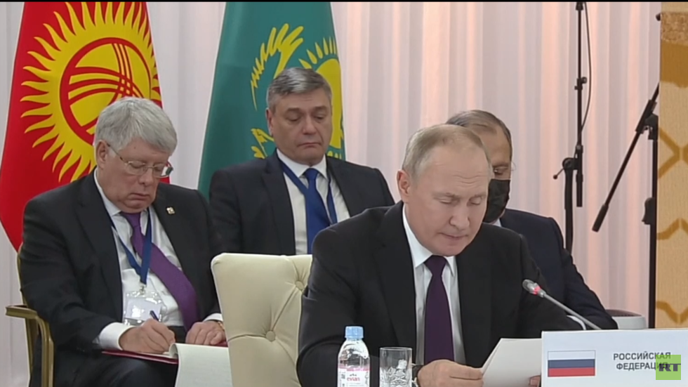 بوتين: أجهزة الاستخبارات الغربية وتحديدا الأمريكية تمول المجموعات الإرهابية