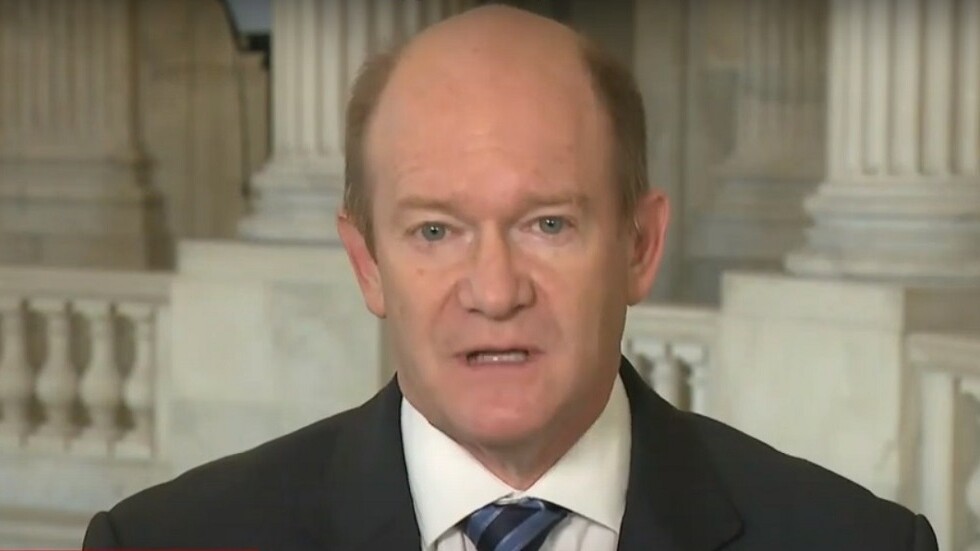 سيناتور أمريكي: بايدن قد يعلق مبيعات الأسلحة للسعودية