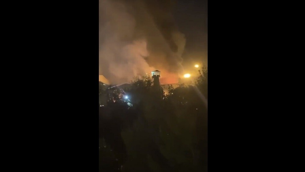 مصلحة السجون الإيرانية: السيطرة على اضطرابات بين سجناء في سجن إيفين (فيديو)