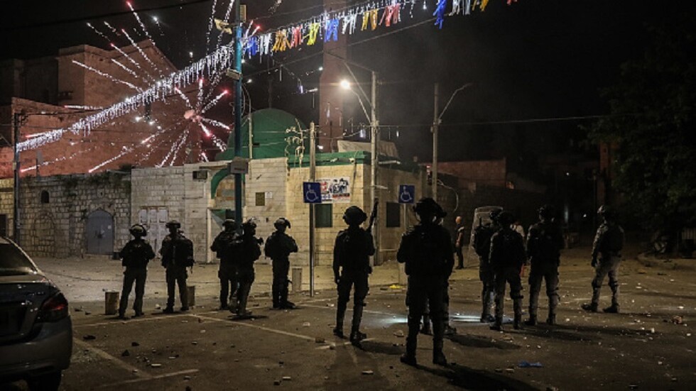 مراسلة RT: اشتباكات بين مقاومين فلسطينيين وجنود إسرائيليين إثر اقتحام الجيش لمدينة نابلس (فيديو)