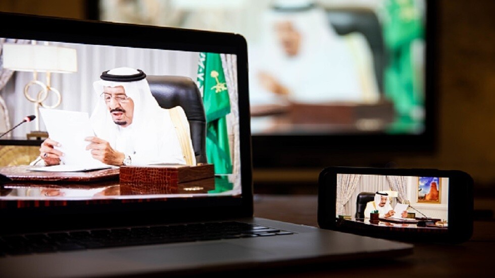 الملك سلمان يدعو لإيجاد حل سياسي يؤدي إلى إنهاء الأزمة في أوكرانيا