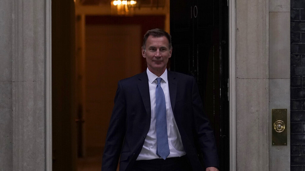 بريطانيا.. وزير الخزانة يحدد خطته للإنفاق والضرائب