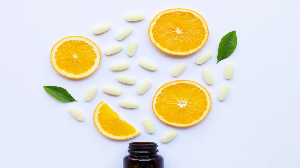 هل يساعد الفيتامين سي في الوقاية من نزلات البرد؟