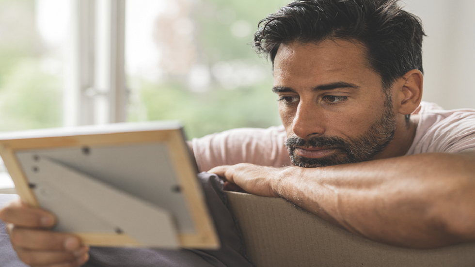 أترغب في نسيان حبيبتك السابقة؟.. الكشف عمّا يمكن أن يساعدك على نسيان الذكريات السيئة!