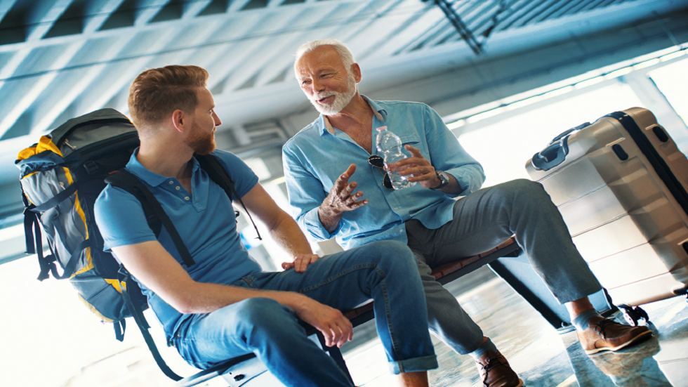 دراسة: الدردشة مع شخص غريب تزيدك سعادة!