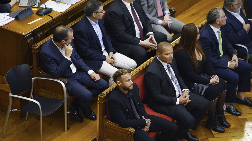 بعد مطالبة المدعي العام بسجنه لعامين.. نيمار يدافع عن نفسه في محكمة برشلونة