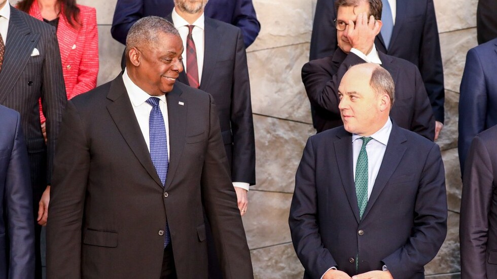 صحيفة: والاس وأوستين بحثا توريدات الطائرات المسيرة الإيرانية لروسيا