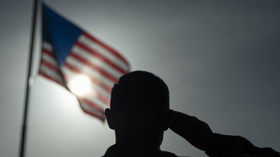 سيناتور أمريكي يعترف بدمار الصناعة العسكرية في بلاده