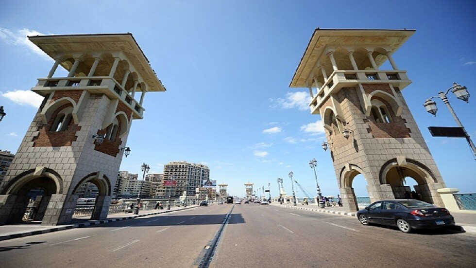 لتحقيق مشاهدات.. شاب مصري يقفز في البحر من جسر ستانلي