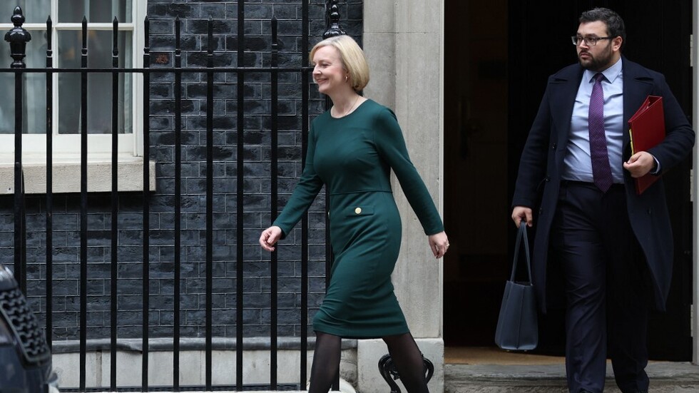 بريطانيا.. إيقاف مستشار تراس الخاص عن العمل لإجراء تحقيق معه