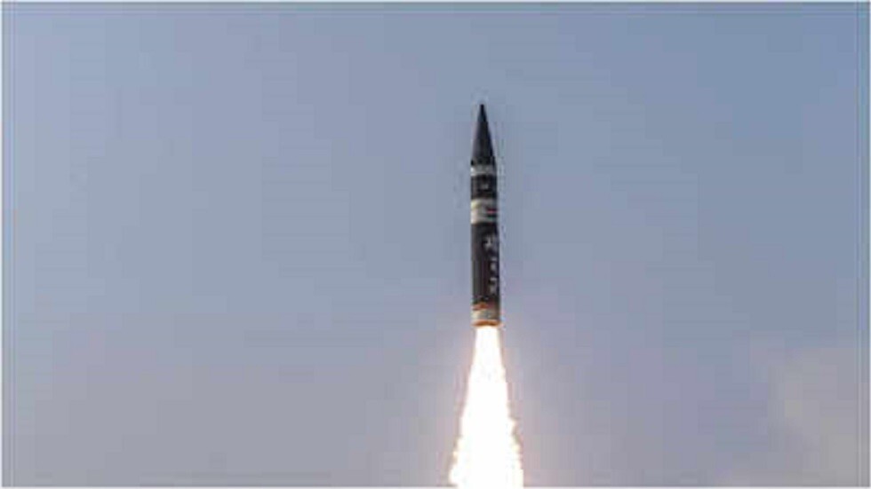 الهند تختبر بنجاح صاروخا باليستيا قادرا على حمل رأس نووي (فيديو)