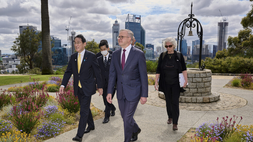 أستراليا واليابان توقعان اتفاقا أمنيا "تاريخيا"