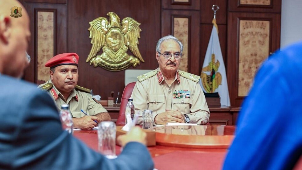 ليبيا.. خليفة حفتر يلتقي المبعوث الأممي الجديد في بنغازي