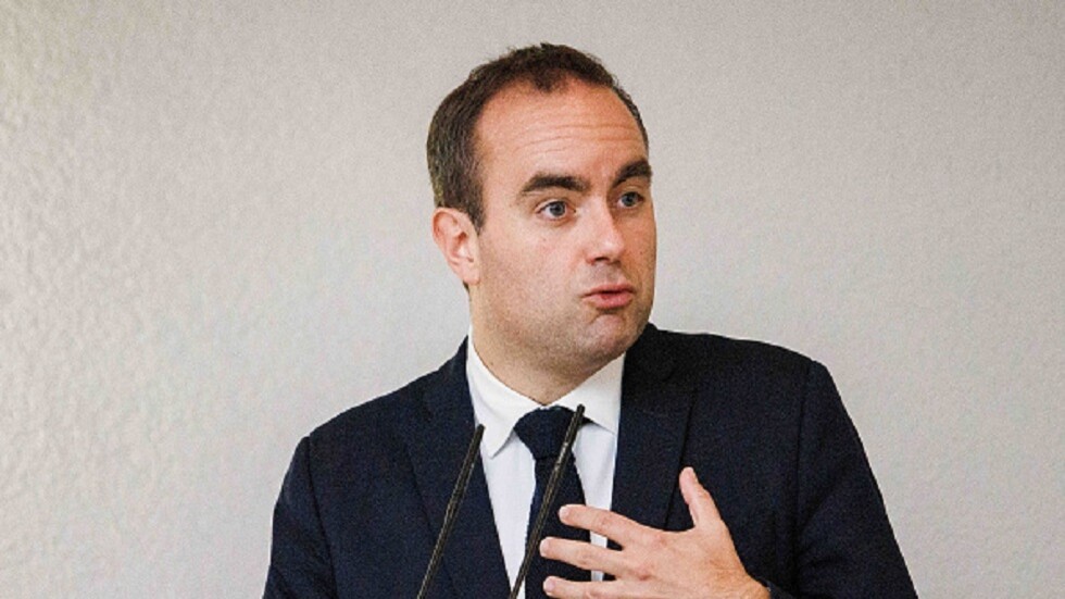 الدفاع الفرنسية: باريس مستعدة للمساهمة في حل سلمي للأزمة في أوكرانيا