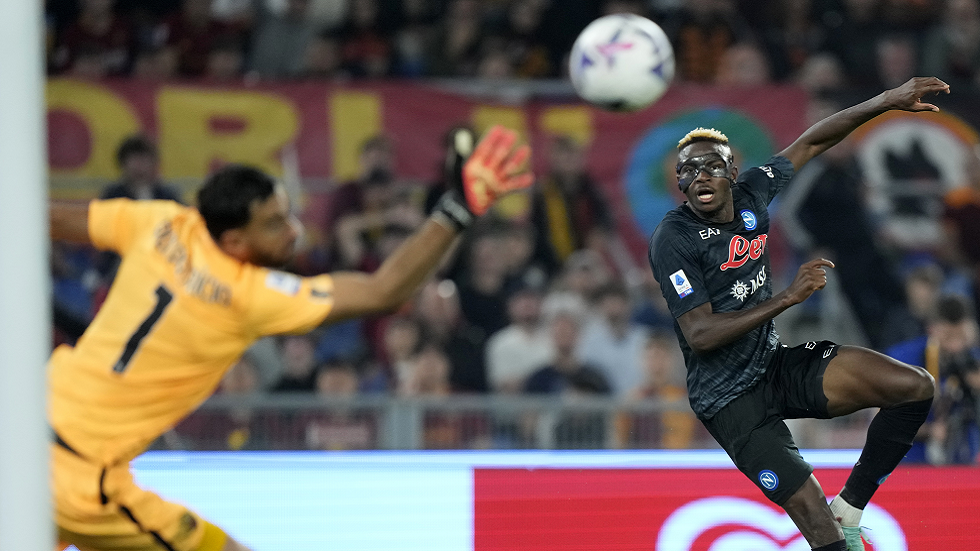 الدوري الإيطالي.. نابولي يهزم روما في عقر داره وينفرد بالصدارة