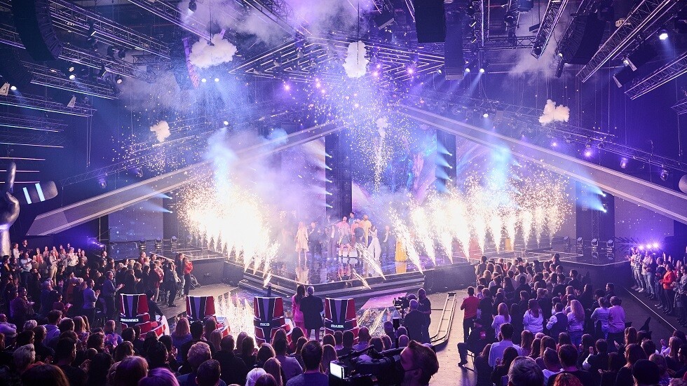 بسبب جواز سفرها الروسي.. برنامج "The Voice" يمنع فنلندية من المشاركة