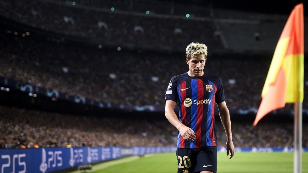 "آس" تتوقع مدة غياب سيرجي روبيرتو عن برشلونة