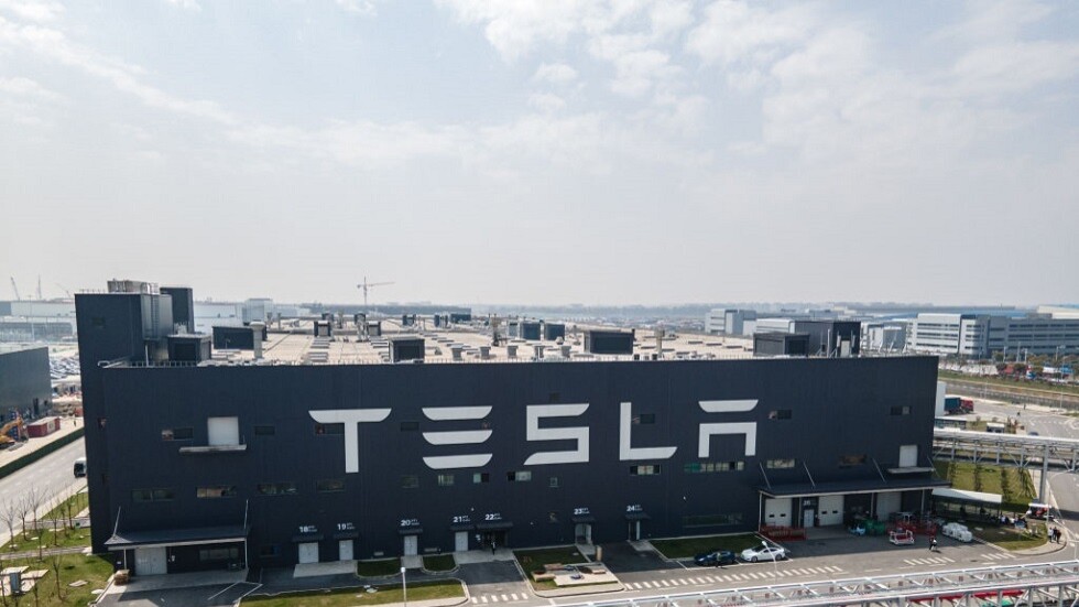 بعد انخفاض مبيعاتها في الصين.. تراجع سهم "تسلا" لأقل مستوياته منذ 16 شهرا