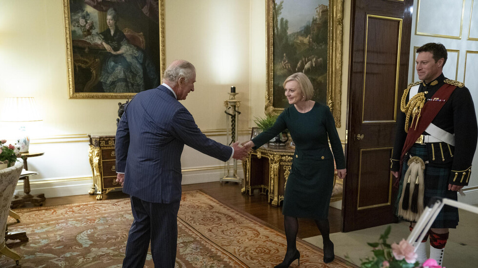 الملك تشارلز الثالث يقبل استقالة ليز تراس ويكلف ريشي سوناك بتشكيل الحكومة البريطانية