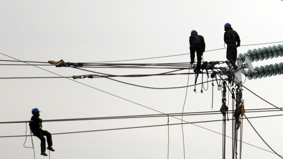 موسكو وطهران تبحثان إمكانية توحيد أنظمة الطاقة في روسيا وأذربيجان وإيران