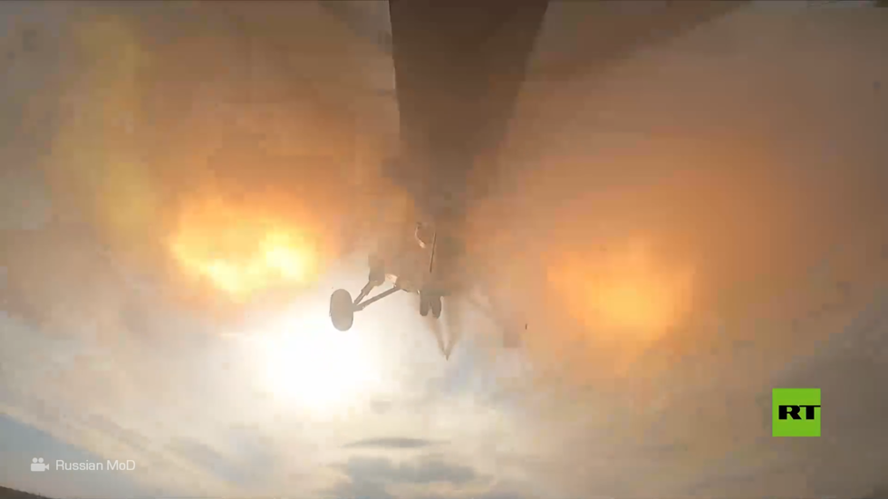 مي-35 تدمر مراكز القيادة المموهة والعربات المصفحة التابعة للقوات الأوكرانية