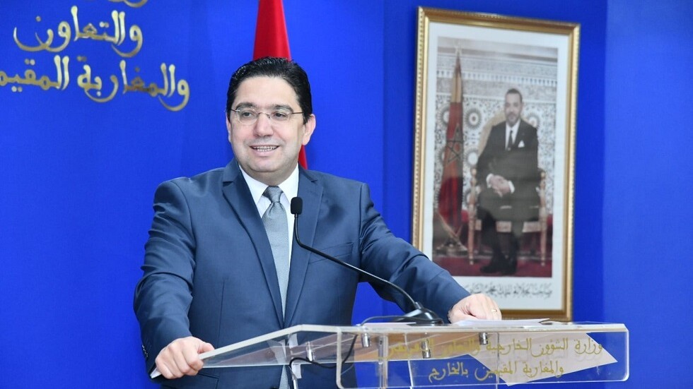 وزير خارجية المغرب يصل الجزائر لحضور اجتماع تحضيري قبل القمة العربية (صور + فيديو)