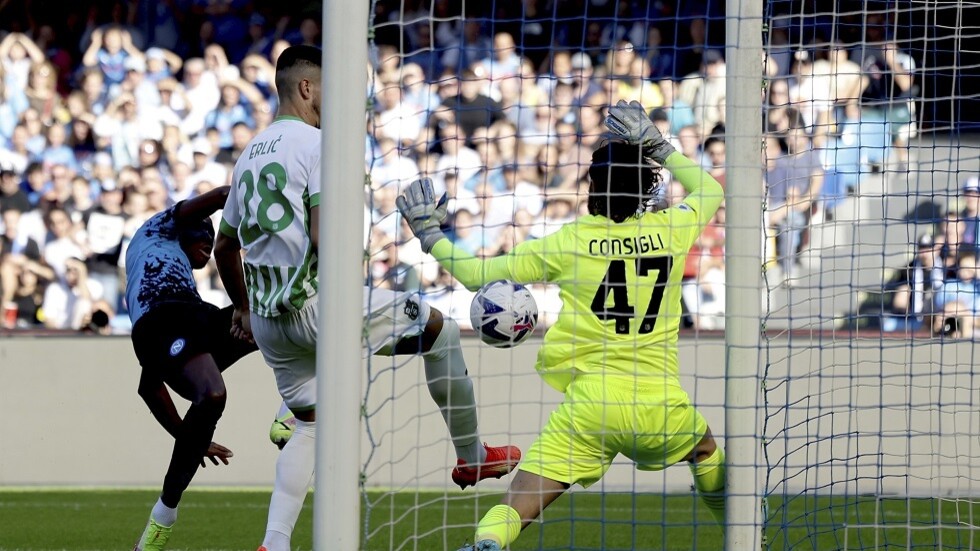 نابولي يواصل دك حصون خصومه بالأهداف بغزارة